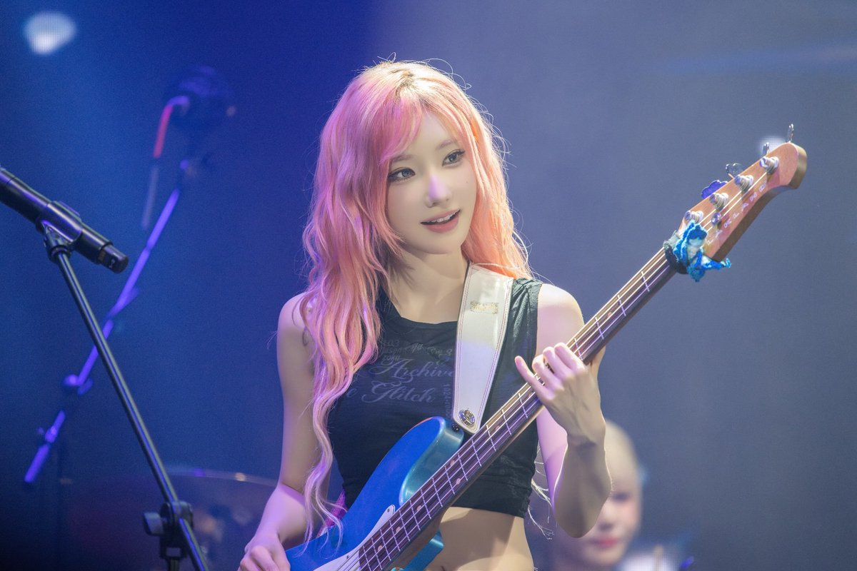 😼 tweet media