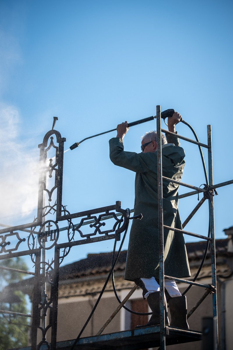 soscalvaires's tweet photo. 1826 🤝🏻 2026
📜 200 ans après son installation dans le #village de Nérac, ce grand #calvaire en fer forgé est restauré par notre super équipe de bénévoles !
👉🏻 Vous aussi, sauvegardez votre #patrimoine en devenant #bénévole ou en faisant un don : https://t.co/5r5bA0hBYy https://t.co/oB6JiaC5cl