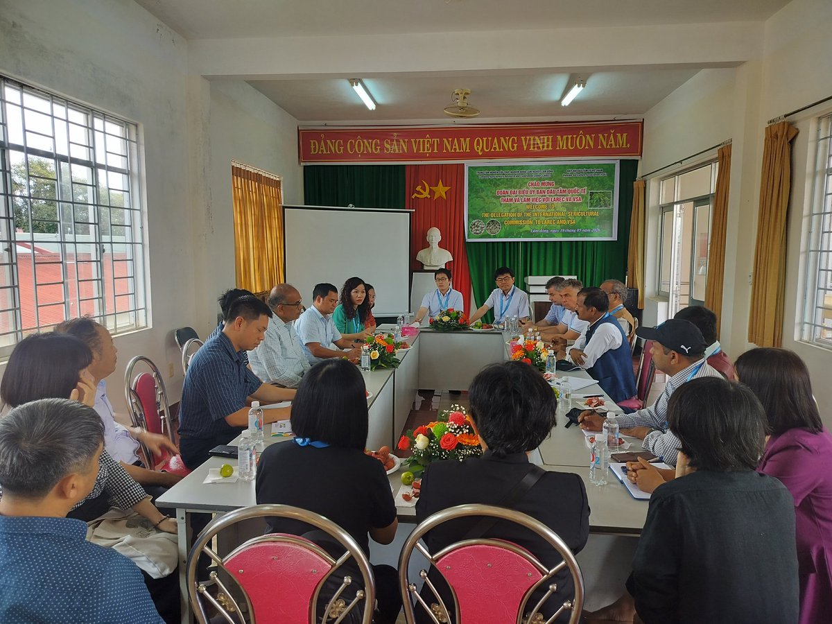 ISCBangalore's tweet photo. The ISC delegation had a meeting with the Lam Dong Agro-Forestry Research and Experiment Centre and Vietnam Sericulture Association and discussed the status of the sericulture industry, research &amp; prospective developmental aspects. The delegation also visited CRC and interacted. https://t.co/GtxSu7Gu5u