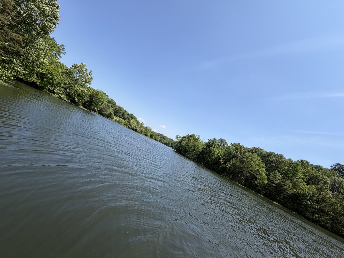 Zee7152's tweet photo. Beautiful day for the lake! https://t.co/4A220KgJJW