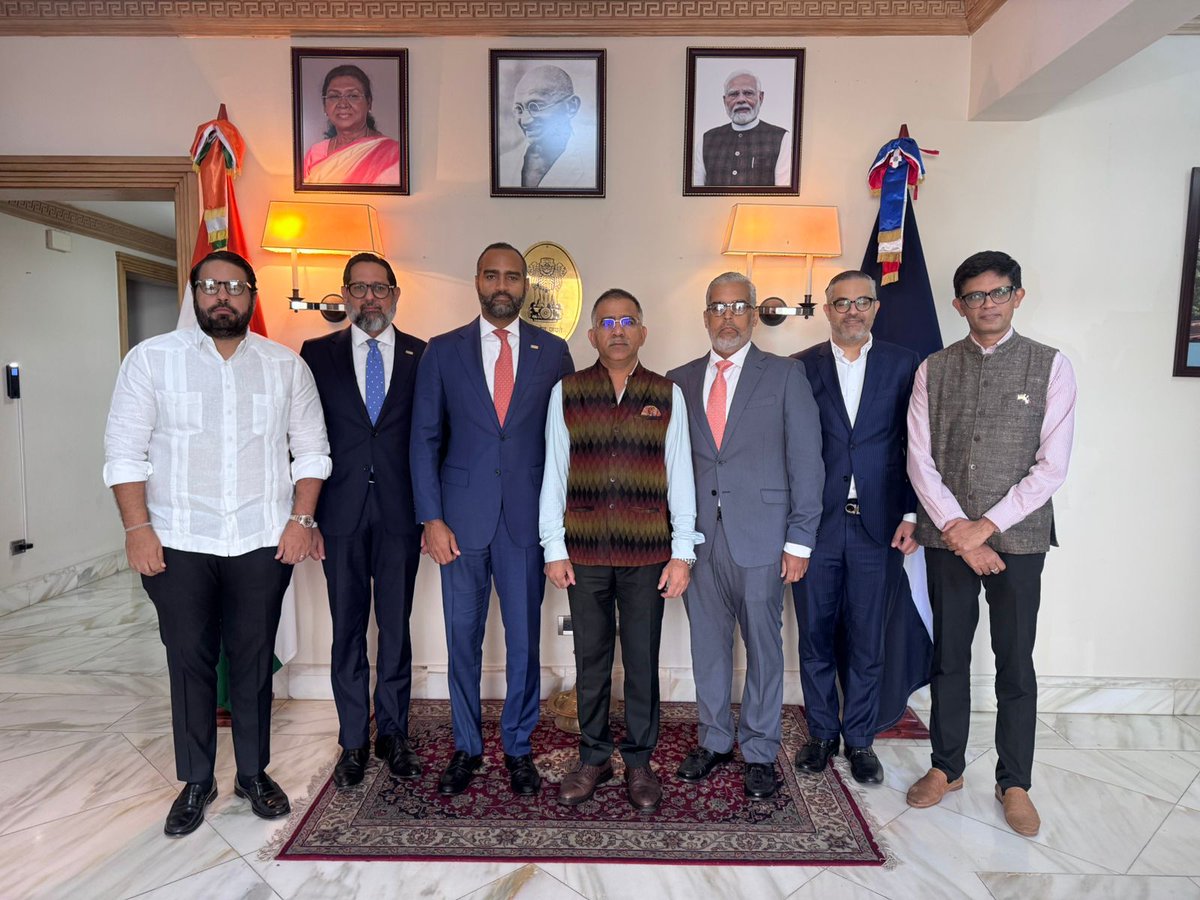 IndiainDR's tweet photo. El embajador KD Dewal recibió al Sr. Samuel Sena, presidente del Centro para el Desarrollo Económico y Social de Santo Domingo (CODESSD), junto con otros miembros destacados de la dirección de la organización.

Ambas partes debatieron sobre una posible colaboración entre la Embajada y el CODESSD para organizar eventos y estudiar proyectos conjuntos con la India.
____________________________________________________

Ambassador KD Dewal received Mr Samuel Sena, President of the Centre for Economic and Social Development of Santo Domingo (CODESSD), along with other key members of the organisation’s leadership.

Both sides discussed possible collaboration with Embassy and CODESSD in organizing events and exploring joint projects with India.
@MEAIndia @PIB_India @mygovindia @DDNewslive 
@codessd #socialdevelopment