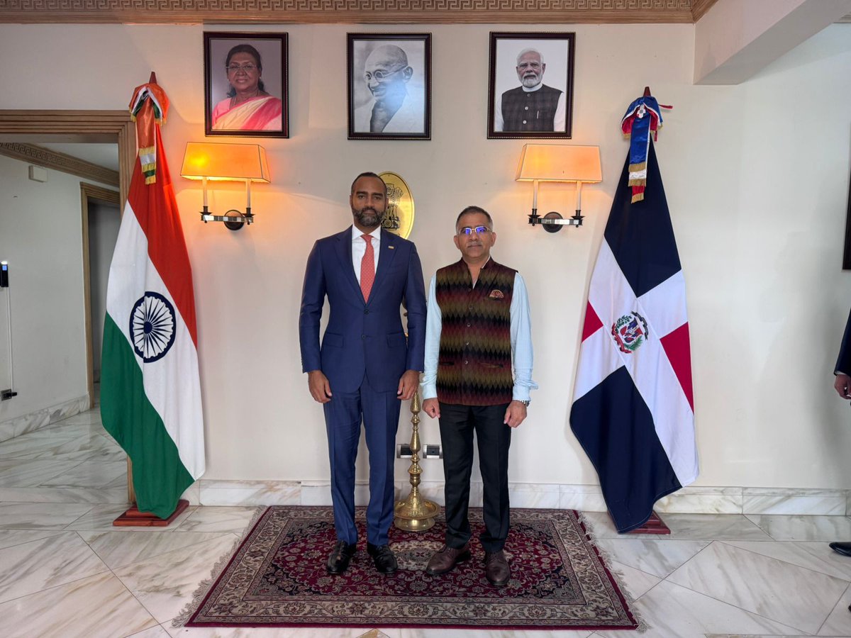 IndiainDR's tweet photo. El embajador KD Dewal recibió al Sr. Samuel Sena, presidente del Centro para el Desarrollo Económico y Social de Santo Domingo (CODESSD), junto con otros miembros destacados de la dirección de la organización.

Ambas partes debatieron sobre una posible colaboración entre la Embajada y el CODESSD para organizar eventos y estudiar proyectos conjuntos con la India.
____________________________________________________

Ambassador KD Dewal received Mr Samuel Sena, President of the Centre for Economic and Social Development of Santo Domingo (CODESSD), along with other key members of the organisation’s leadership.

Both sides discussed possible collaboration with Embassy and CODESSD in organizing events and exploring joint projects with India.
@MEAIndia @PIB_India @mygovindia @DDNewslive 
@codessd #socialdevelopment