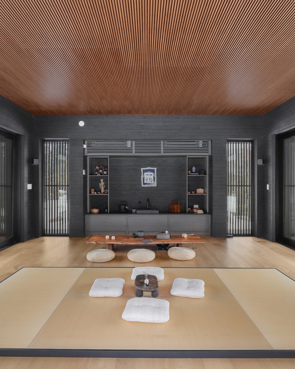 WendyAlper's tweet photo. #HouseOfTheWeek A contemporary masterpiece on 3.5 serene acres, this 7,447 sq ft "black barn" estate by Justin Minieri blends industrial modernism with Zen-inspired living. 

3031 Purchase Street, Purchase
5 beds
5/1 baths
$12,400,000 

Comment “LINK” for the full details! https://t.co/FawAaWK7E0