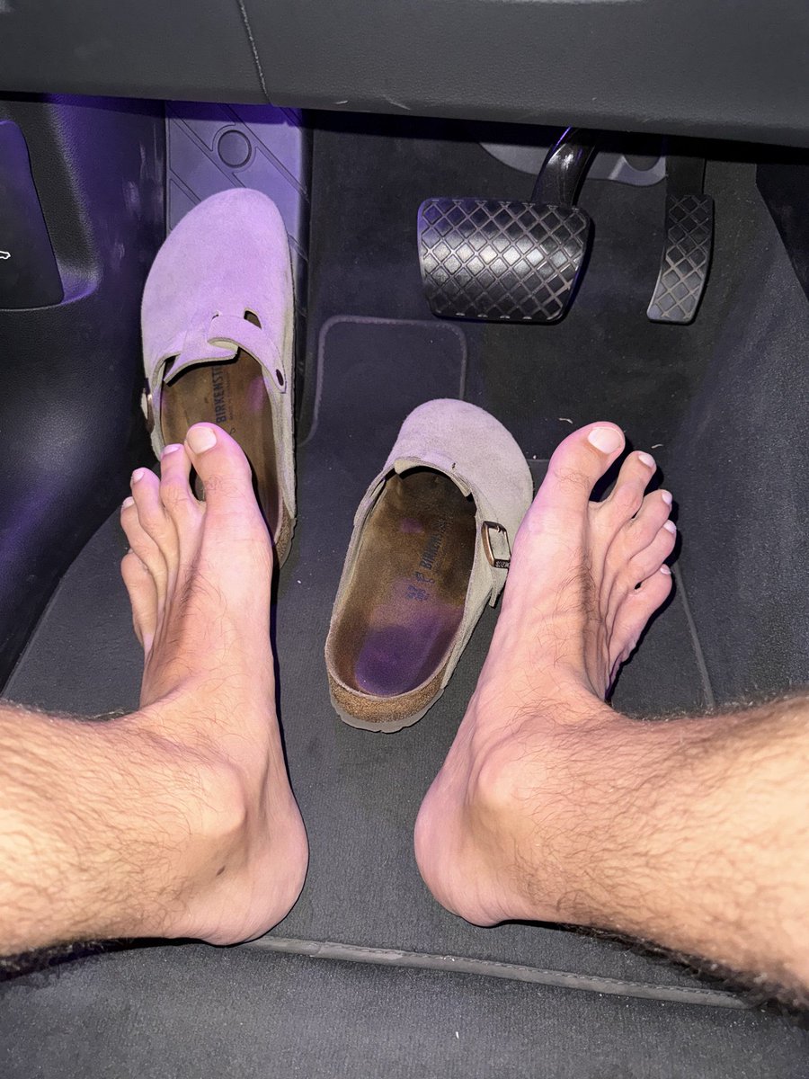 mastermarks859's tweet photo. Birks or rainbows? https://t.co/yyITKy4xzu