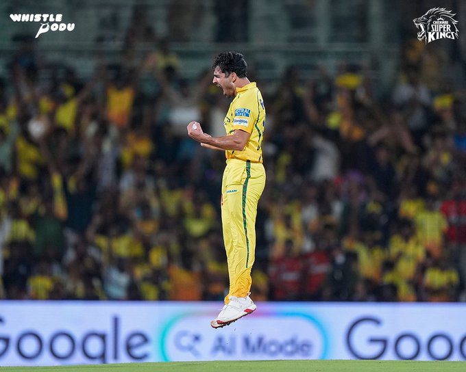 3 overs. 21 runs. 1 wicket.. Mukesh Choudhary keeps SRH batters quiet in the powerplay! They are 45/1 in pursuit of 181! 