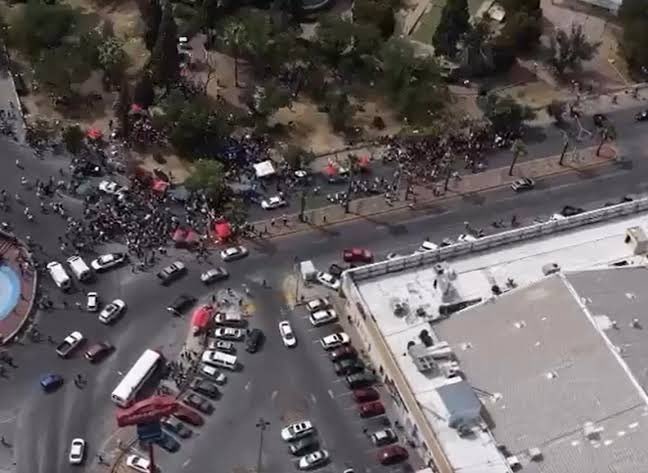 VeroRdzSLP's tweet photo. Lo de Chihuahua evidenció una vez más el fracaso de Morena: propaganda sin resultados. 

Ellos mismos exhibieron su incapacidad de movilización y el desgaste de un discurso que ya no convence ❌📣

En mi columna explico por qué respaldamos a Maru Campos y cómo en San Luis Potosí blindamos la elección de 2027 contra el crimen organizado.

👉 Te invito a leerla completa aquí: https://t.co/YbmY4nhFiH