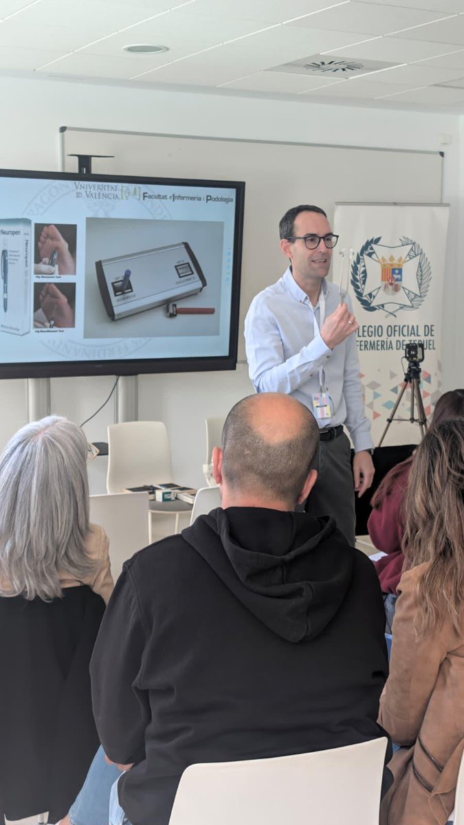 SEHERidas's tweet photo. 📚 Además, Iván Julián Rochina, miembro del Comité Científico de nuestra sociedad, impartió el taller: “Síndrome del pie diabético: cómo usar herramientas de valoración cotidianas y más complejas para la aplicación clínica y la investigación”, que despertó un gran interés entre las personas asistentes.
🎤 La jornada concluyó con su conferencia de clausura “Investigación clínica en enfermería: un camino que inicia a pie de cama”, una ponencia inspiradora y motivadora que nos anima a seguir impulsando la investigación enfermera desde la práctica diaria.