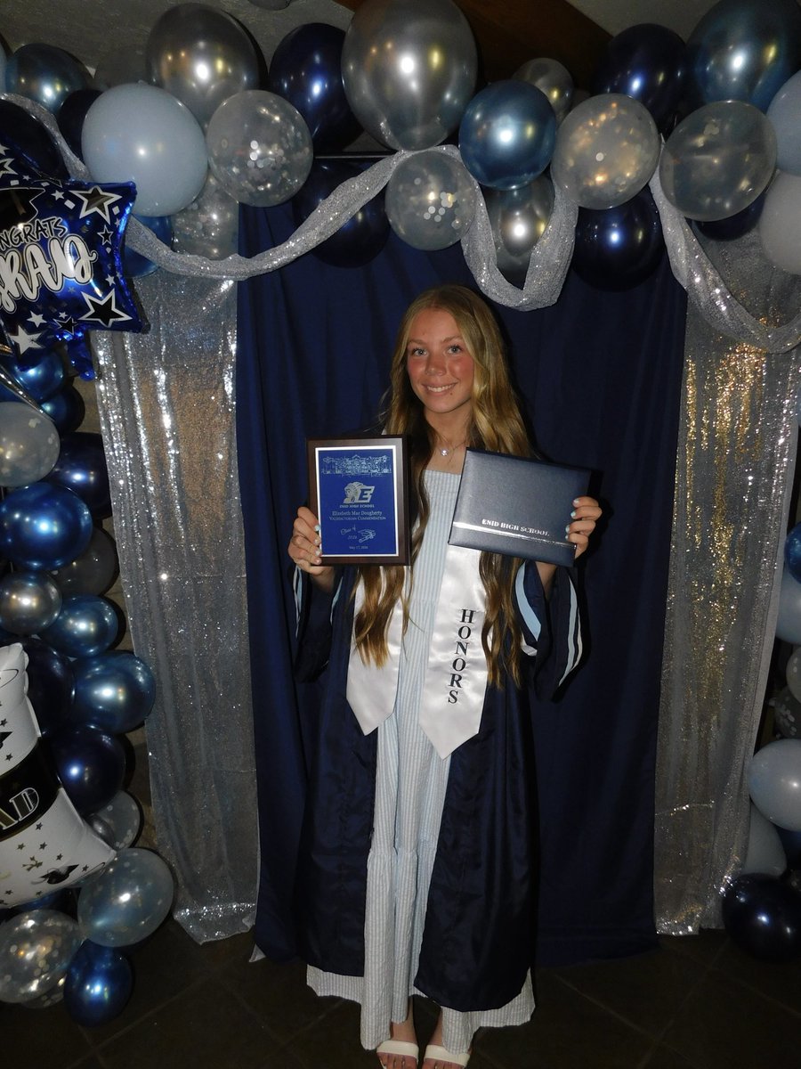 LizyD2026's tweet photo. Officially an Enid High School Alumni 🎓@HCCscottieSB here I come!! https://t.co/WbqIEcu1j0