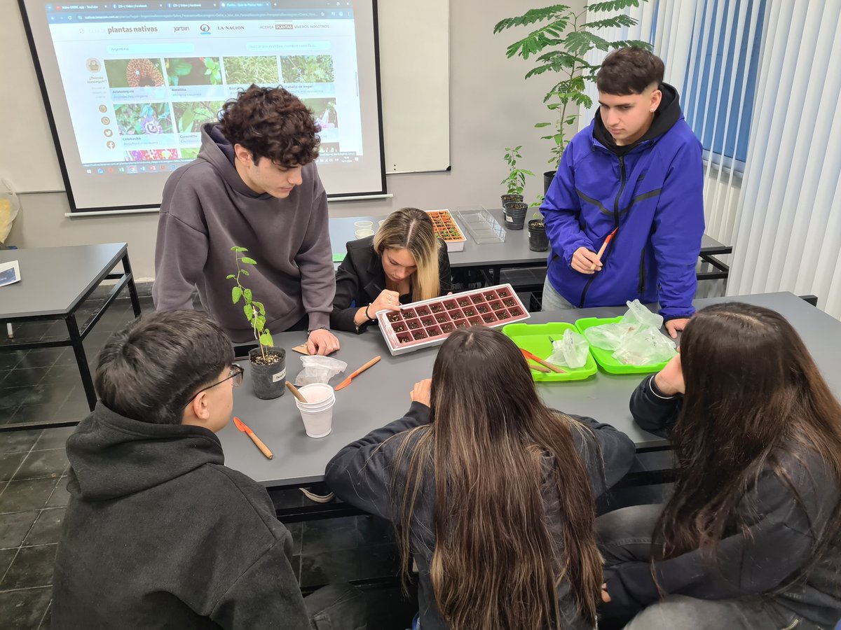 AppFadUcalp's tweet photo. Taller de plantas nativas rioplatenses FAD UCALP

Actividad Intercátedras 2026, organizada por la asignatura "Proyecto Arquitectónico 1" (Turno Mañana y Turno Noche) y la asignatura "Arquitectura, Paisaje y Patrimonio"

#Ecosistemas #Restauración #Paisaje #Proyecto #Arquitectura https://t.co/ovz2KCJs0c