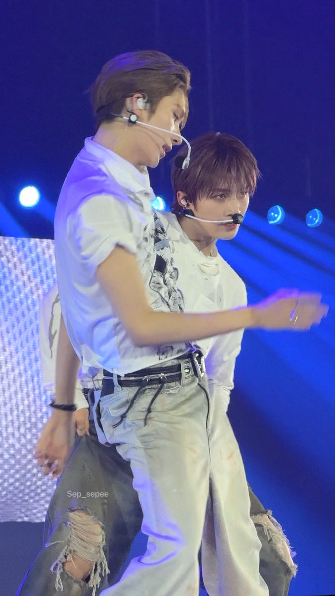 운 tweet media