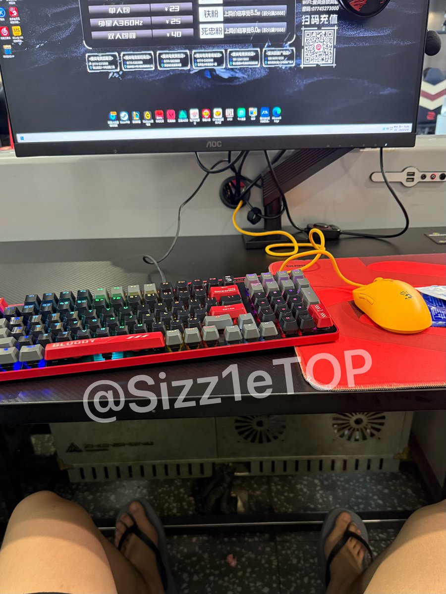 Sizz1eTOP's tweet photo. 我打游戏 你在桌下吃自助 好不好？
 #臭脚 #s #人字拖 https://t.co/JHSDbK3FNP