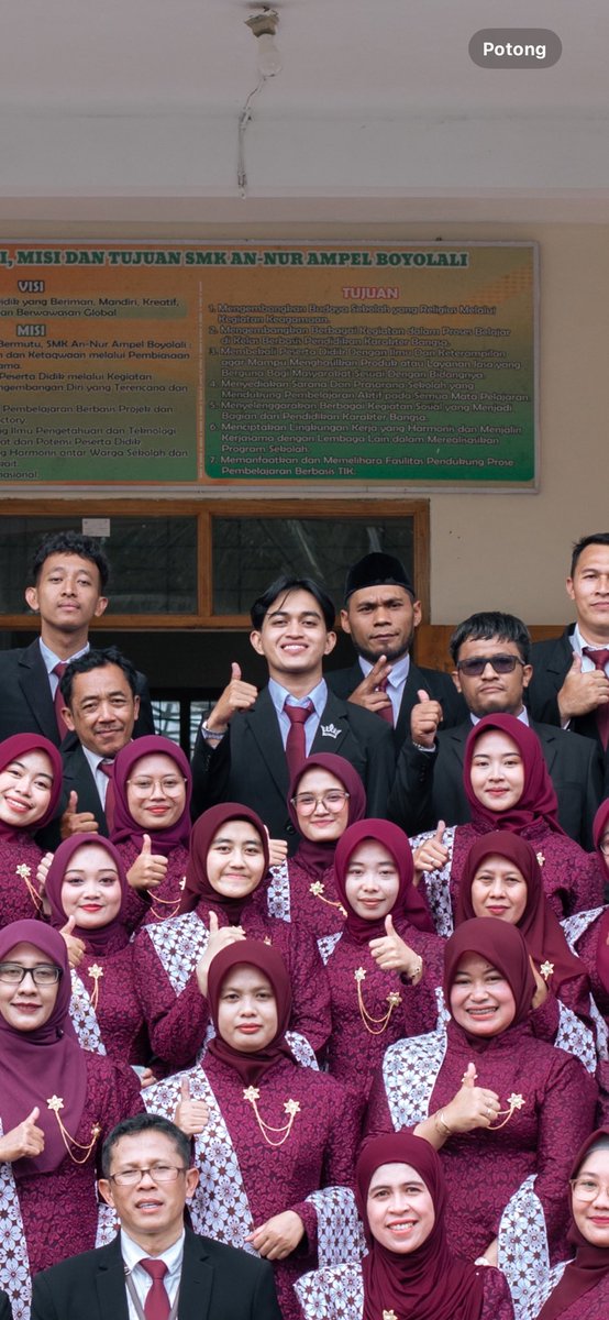 lyniaiham's tweet photo. “ kamu boleh khawatir menatap 5 tahun kedepan tapi jangan lupa, mungkin saja hari ini adalah hari yang kamu impikan 5 tahun yang lalu ” https://t.co/AvBmYuflgl