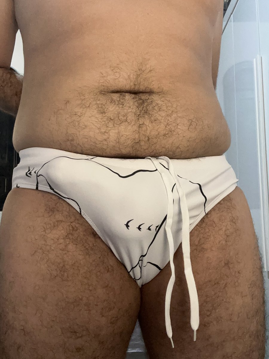 fotossungas's tweet photo. O @Rodspeedo mostrando detalhes da sua SUNGA branca 🗯 estampada 🎨 modelo cavada,  destacando seu volume 🍆 dentro dela  - tesao https://t.co/AOWHcbZ3UP