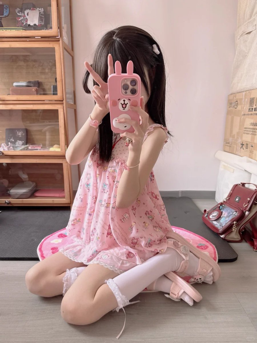 ogamio1's tweet photo. 这条裙子下���藏着只想给你看的小秘密 https://t.co/E3pk9jEs0H