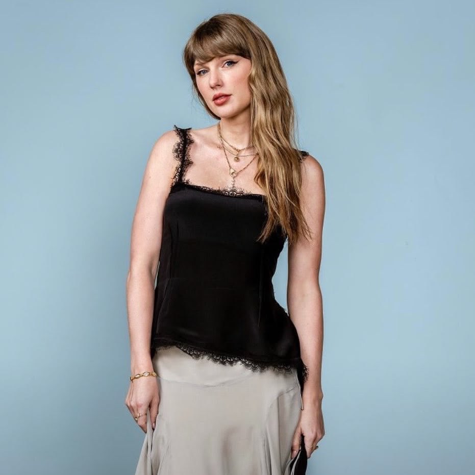 bookgirliexoxo's tweet photo. My favourite songwriter @taylorswift13 💚💛💜❤️🩵🖤🩷🩶🤎💙🤍❤️‍🔥

a thread of threads: my favourite lyric from every Taylor Swift song, separated by album. https://t.co/2QTNpx51RG