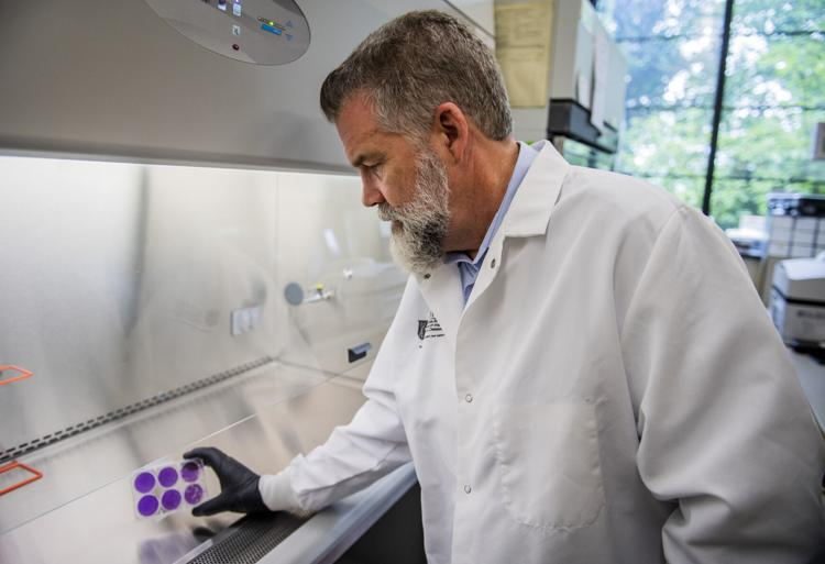 infdisease_news's tweet photo. 😷 #Hantavirus typically spreads through the air, in particles from rodent urine, droppings, or saliva. But some species can occasionally spread between people who are in close contact. https://t.co/cMTnhFkrZC

For more than three decades, virologist Dr. Jay Hooper has been working to develop a vaccine against several species of hantavirus that can infect people. 

🗞️ Learn more in the @Nature news release.
