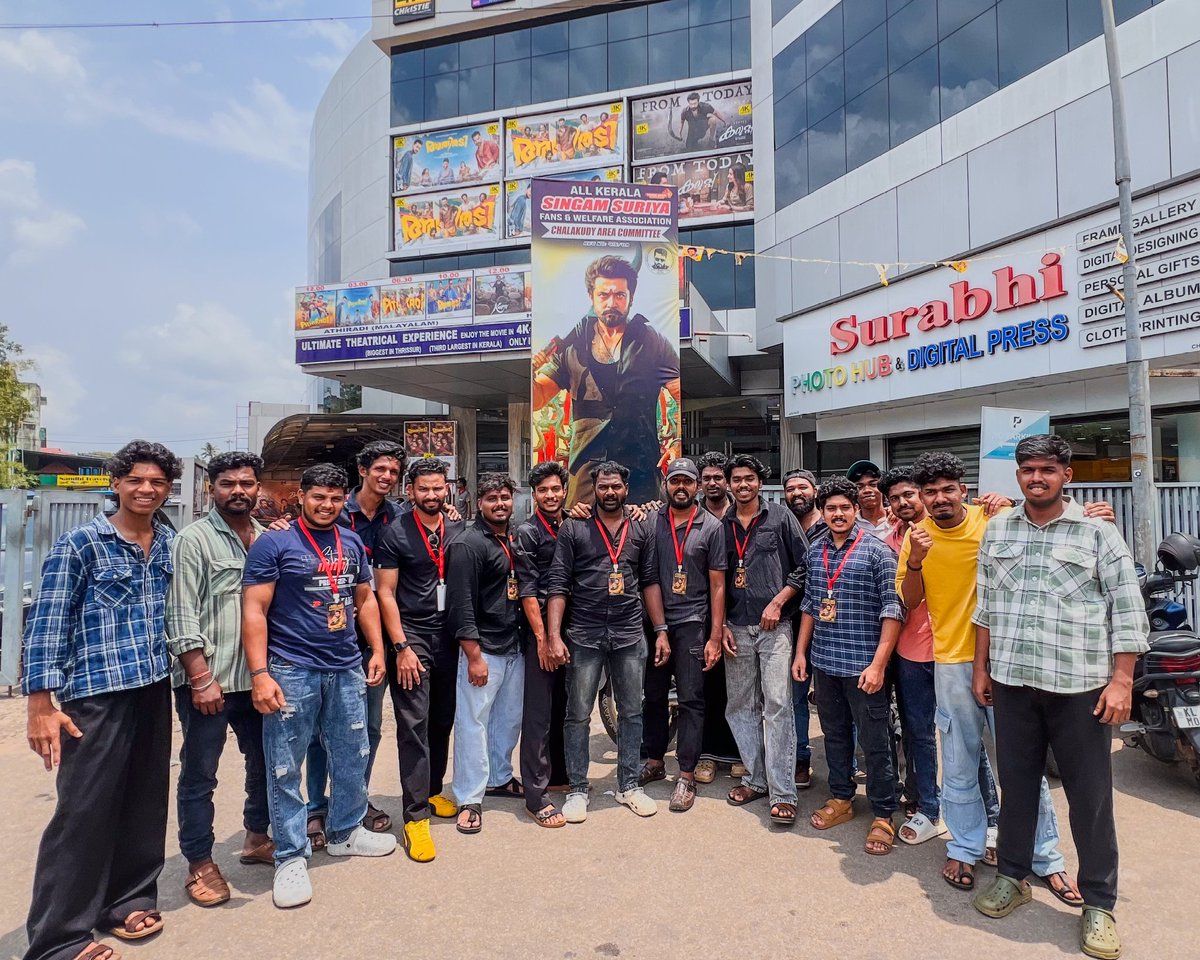 aswinmohan24's tweet photo. KARUPPU FDFS 🧨🧨🎯🎯
#suriyafanschalakudy #sfc_chalakudy 
@AswinKrishnaMU2 #Surabhimovies #chalakudy #chalakudysurabhi https://t.co/1w9uTZITGb