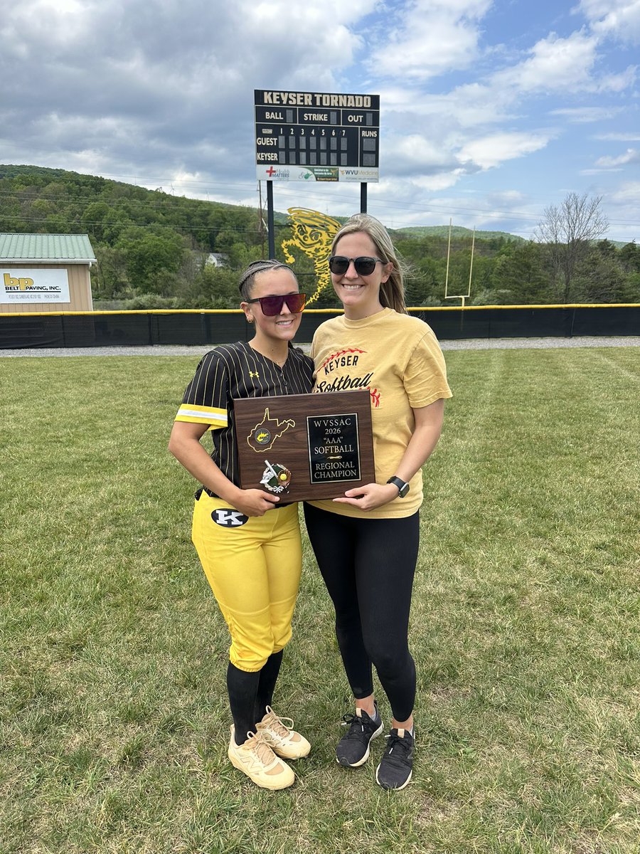 Leightonj08's tweet photo. STATE BOUND!! 
    First regional game I pitched pitched 5   innings with 12ks, 1 walk, and 0 ER 
    
    Second regional game I pitched 7 innings with 16ks, 2 walks, 2 hits, and 0 ER 

@TSThunder16 @TSThunderGold @IrscSoftball @FairmontStateSB @FrostburgSB @PSCSoftballWV https://t.co/dECuI9Fa7h