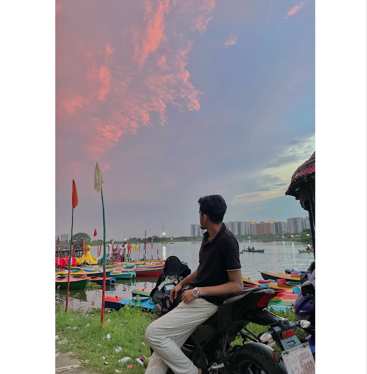 Arfin911's tweet photo. Even the sky isn’t the same everyday, so how can we expect people to be. https://t.co/jdHltlXykG