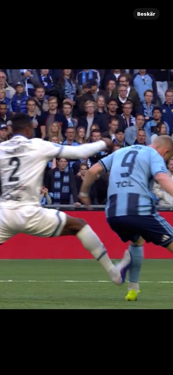 dif74's tweet photo. @jaronssonfalt Vi räckte inte till, helt rätt!
Men gjorde domarna det?
(De får frispark) https://t.co/g6lAhraA9v