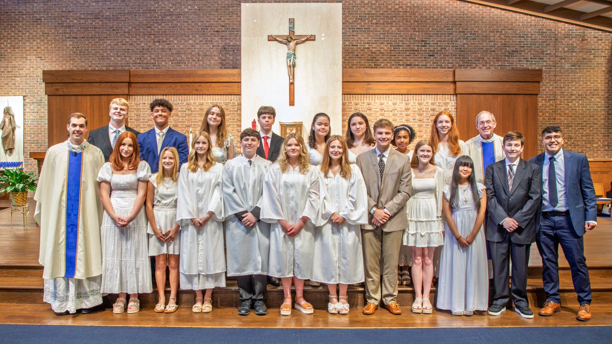 bishopiretonhs's tweet photo. This past Saturday, 18 (!) Bishop Ireton student OCIA candidates received sacraments for the very first time including four who were baptized! Others received the Eucharist and Confirmation. We are so happy to welcome them into a fuller communion of our Catholic faith. #LiveJesus https://t.co/tAq2g1U58t
