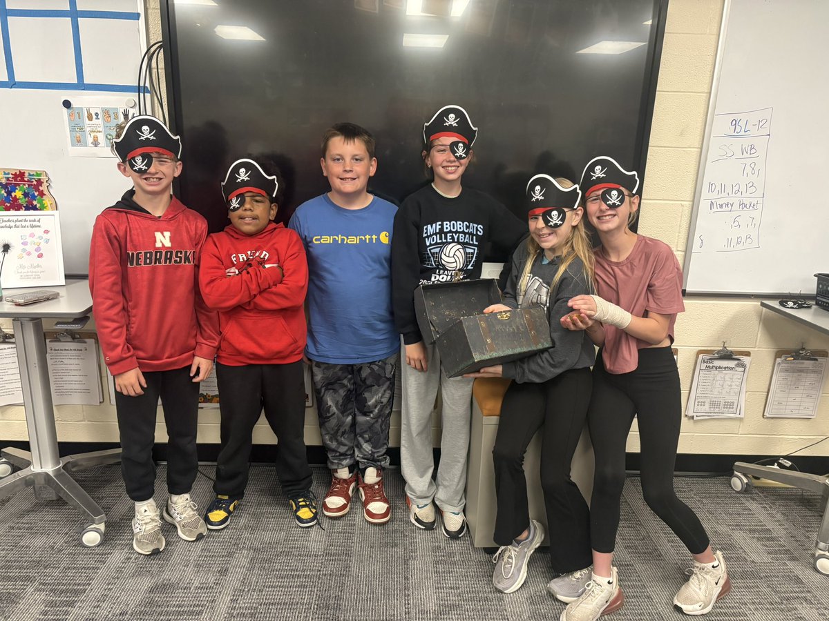 Mueller2004's tweet photo. @emfbobcats Gr4 finished their reading unit with a treasure hunt and watched Treasure Island. https://t.co/mSIzgcS3h9