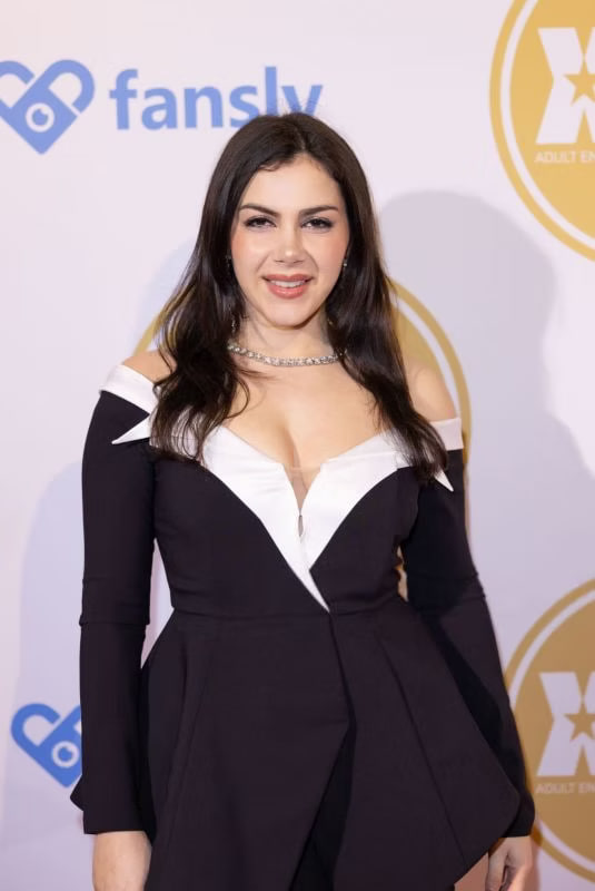 ValeNappi's tweet photo. New temptations just dropped 🔥
And they won’t wait forever… 😏

👉 https://t.co/JUSEpeD0cJ 💋