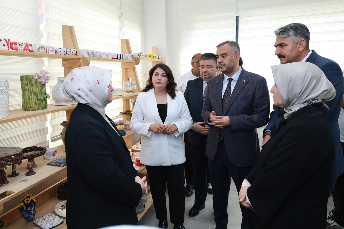 drtubakoksal's tweet photo. 📍Kadın Emeği Seramik #Atölyesi/Onikişubat
Sanatın emekle buluştuğu ve üretmenin heyecanının yaşandığı seramik atölyesinin açılışını gerçekleştirdik.
El sanatlarımızı yaşatacak ve kadınların üretmesine destek olacak bu güzel girişim için #Onikişubat Belediyemize teşekkür ederiz. https://t.co/kxBZvnGgGK