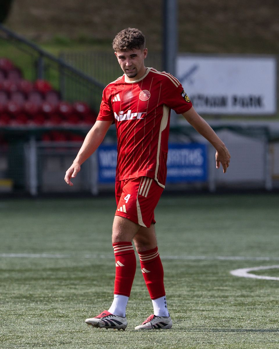 jones_steff's tweet photo. 25/26 ✅
YPOTS ✅
35+ games ✅

Buzzing for next season 👊⚽️ https://t.co/mcMnkOpSAB