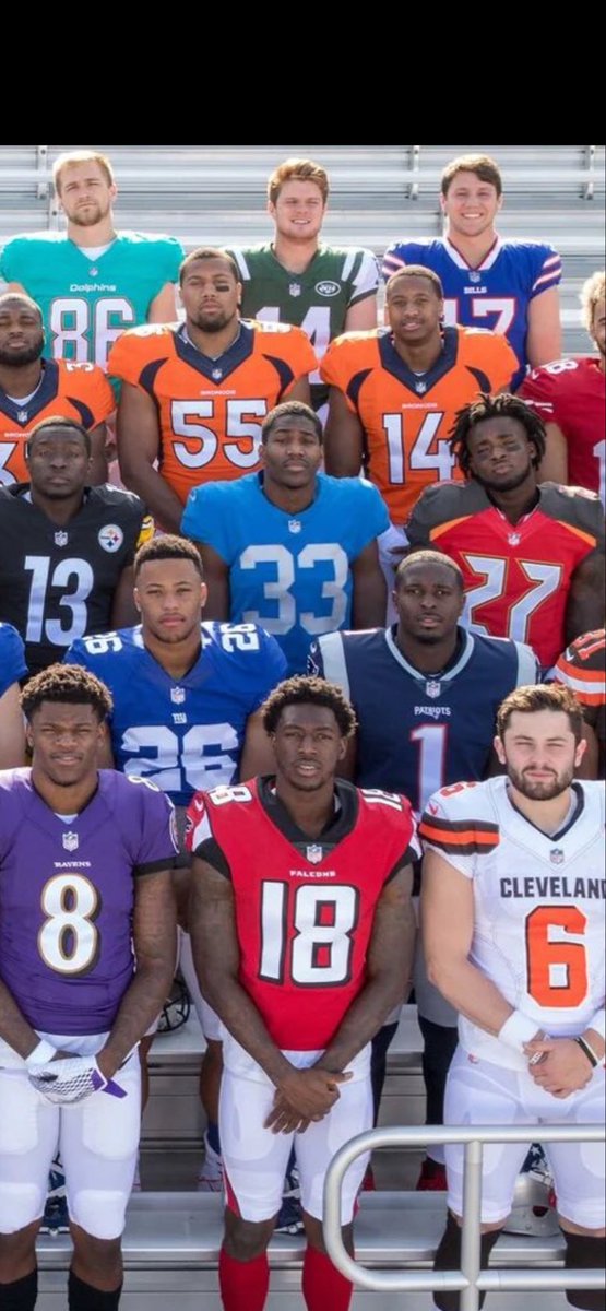 colewissinger's tweet photo. @ZachCohenFB Why is Kerryon Johnson rocking the throwback? https://t.co/J3Wnm1eF50