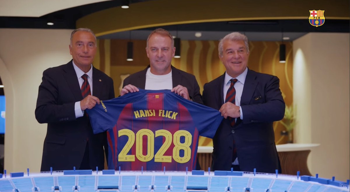 PBMuscat's tweet photo. هانز فليك يُجدد عقده مع برشلونة حتى عام 2028 🔴🔵 https://t.co/zp6VSGjiGw