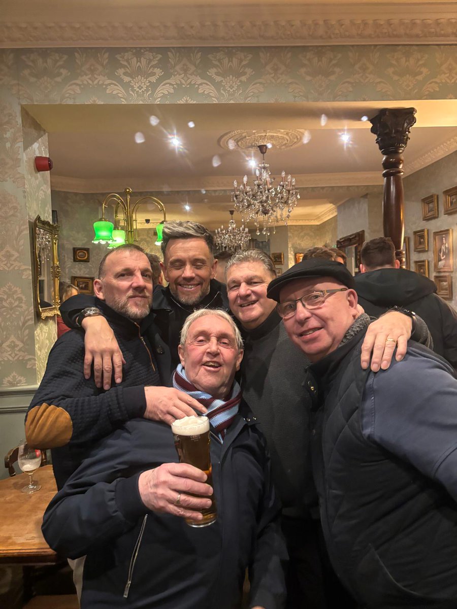 lovett70's tweet photo. @AVFCOfficial @leehendrie77 https://t.co/FsbXHpvyCX