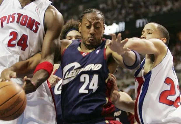 AcrossCavs's tweet photo. Proud wearer of the navy jersey. Core part of the best 2000's Cavs teams.

RT to wish @Dmarsh42 a happy birthday!

#LetEmKnow https://t.co/RMVQJ5DdKq