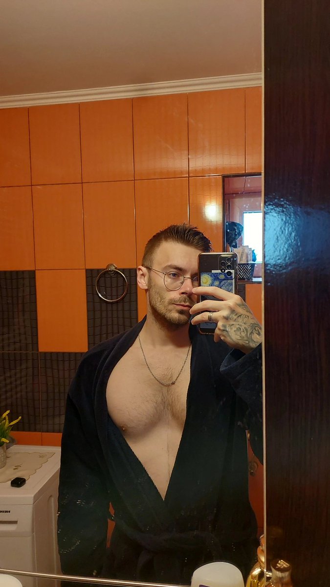 Shadowy_D's tweet photo. coconuts by kim petras is playing https://t.co/BGS5uUjBLI