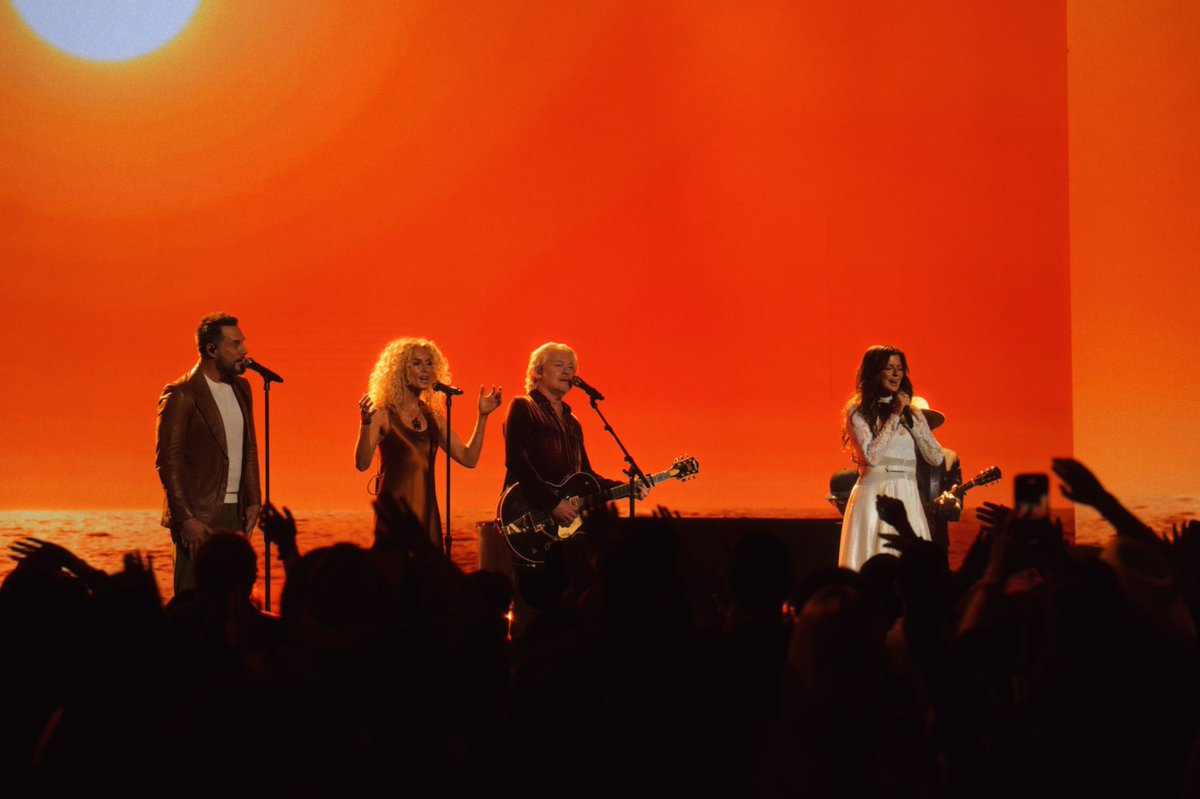 littlebigtown's tweet photo. Always the best time at the @ACMawards. Thanks for having us. ☀️❤️ https://t.co/3NfNfZx6cI
