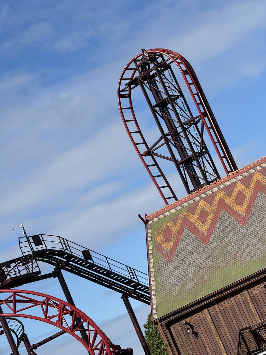 benb06's tweet photo. Had a fantastic time at @PaultonsPark for the super fans day event on Saturday. Valgard is a genuinely impressive transformation of the area, which is by far the best themed experience in the UK. Excited to see how this park continues to raise the standard over here! https://t.co/brVM3JcsfK