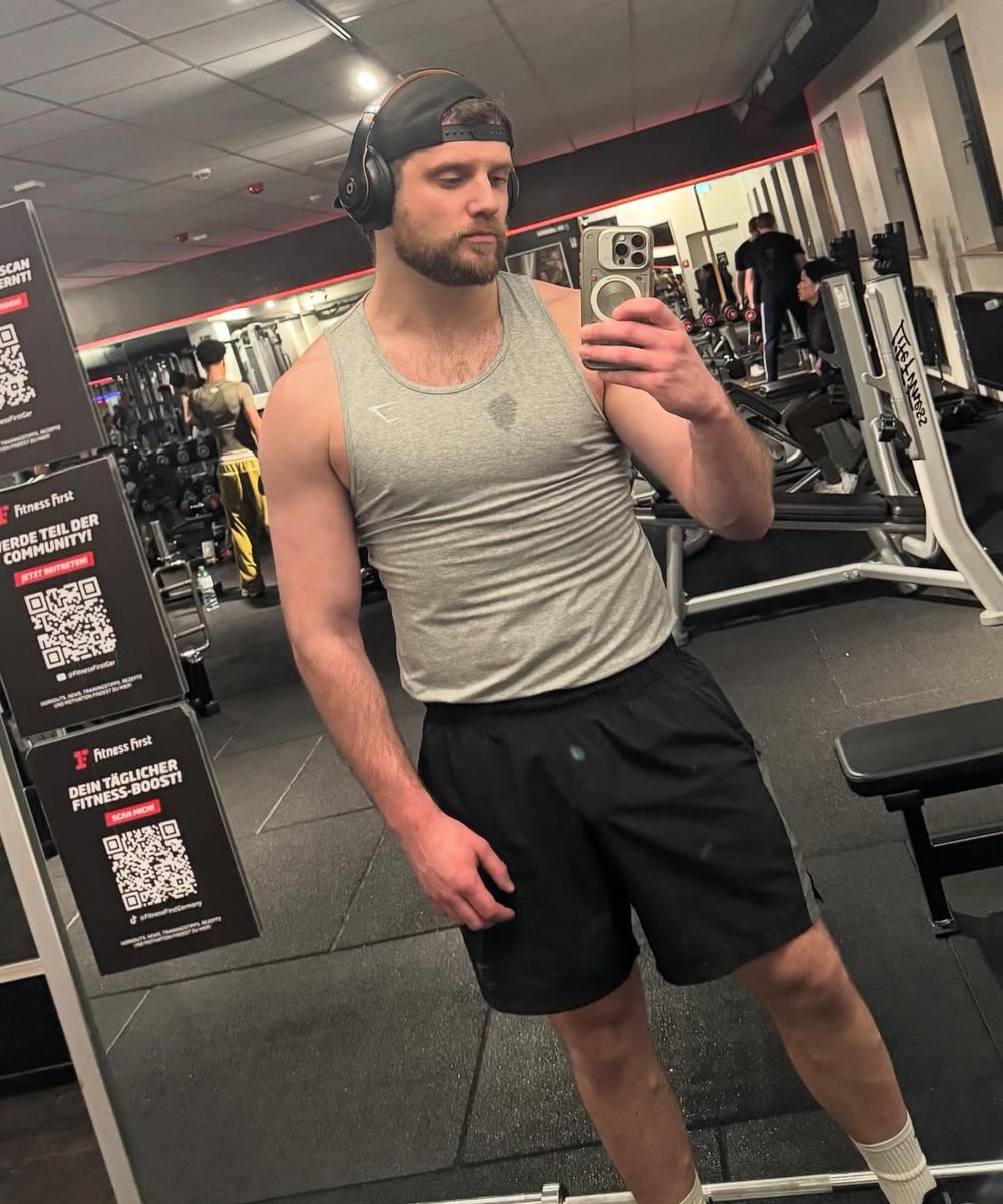 MarcusLife1022's tweet photo. NEW PINNED!

Old account got hacked… took a break now Im back. Hmu.

- 26
- he/him
- exp dom
- hard + soft kinks (cheating 👀… sorry)
- Bi (girls +)
- Office content maybe 👀
- DM open to moots
❤️ + RT for moots https://t.co/EfaIbOs90I