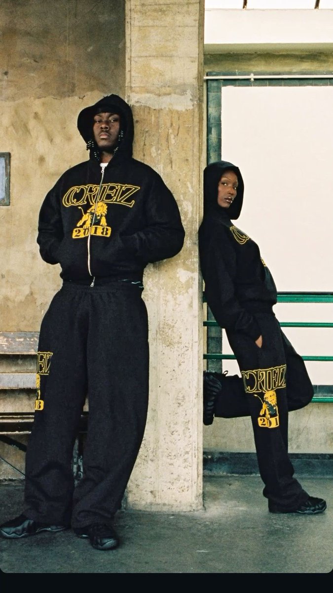 HOUSEOFRICK's tweet photo. 👤 “CORTIEZ”

Founded in 2019 by Clint Ogbenna
Aka @CLINT419 based out of the U.K.
Cortiez has found it self at the spotlight of current streetwear. 

Branded around the Alcatraz logo and the slogan “Cortiez rules the world” (CRTZ) sometimes even being abbreviated. 

Known for the brands gorilla marketing tactics such as scavenger hunts, private instagrams and password protected websites 

Cortiez continue to show unique ways to interact with its audience and consumer, showing that even today nothing is better then real life reach.
