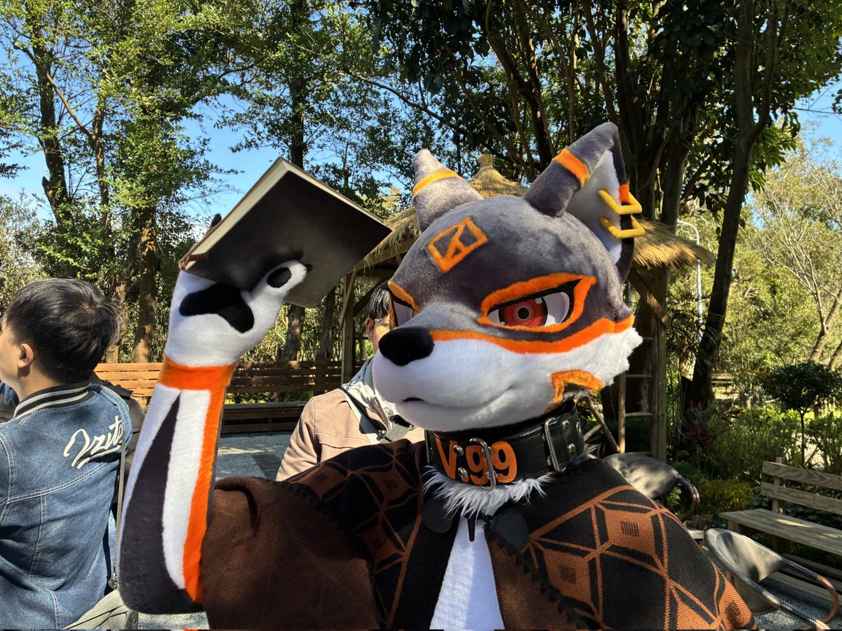 JolBusin's tweet photo. 拿書拿書角敲醒你（x https://t.co/7u0Ag9tWsf