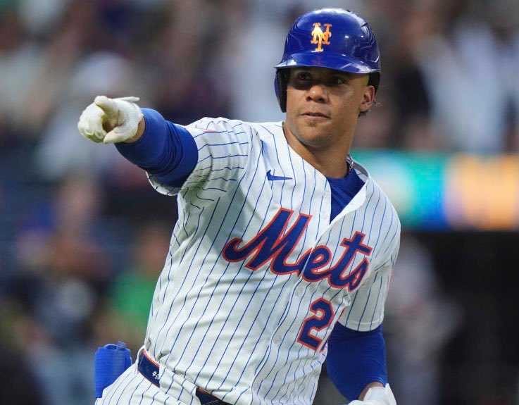 BlazinHotBets's tweet photo. MLB HOME RUN #1 ⚾️💣

Juan Soto HR (+250 FD)

LIKE FOR THE PAIR💕

Soto gets a GREAT matchup today and is in a prime spot to stay hot and go yard again.

Matchup: Jake Irvin (RHP)
▪️ Has been more solid vs LHB this season
▪️ Still allowing hard contact (14% barrel rate vs LHB)
▪️ Got absolutely shelled by lefties last year (2.33 HR/9)

Soto vs this mix:
▪️ 33% barrel rate (last 15 ABs)
▪️ 3 HRs vs this pitch combo recently
▪️ Absolutely crushing this arsenal

Overall: Soto gets another elite matchup vs a pitcher who can still get hit hard by lefties — great opportunity to leave the yard today. 

📊RESEARCH FROM @hofapp💕💎

USE code BLAZIN for a 7 day free trial and 50% off your first month!