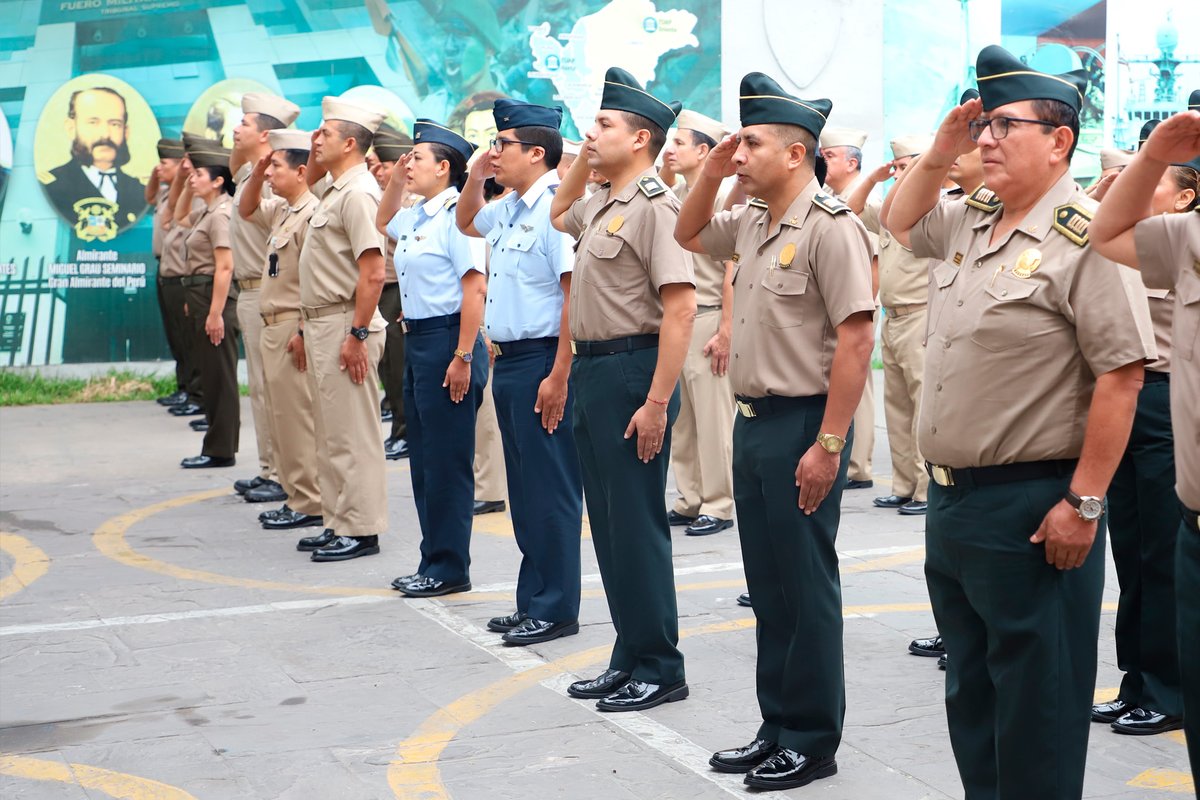 FMPPeru's tweet photo. El Fuero Militar Policial realizó su tradicional ceremonia de izamiento del Pabellón Nacional. En esta ocasión, Luisa Chicana Inga y Carlos Cuba Anzualdo tuvieron a su cargo el izamiento de nuestro bicolor. 🇵🇪✨

#Izamiento #FMP #PabellónNacional https://t.co/MjUGlv7olH