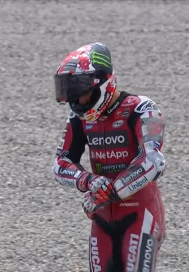 triolor's tweet photo. 🚨 BREAKING: Bagnaia to have a wrist medical check in Italy due to feeling pain after the MotoGP race crash with Zarco: "I feel that something is not in the correct position".

@SkySportMotoGP https://t.co/2eZt7ZduiH