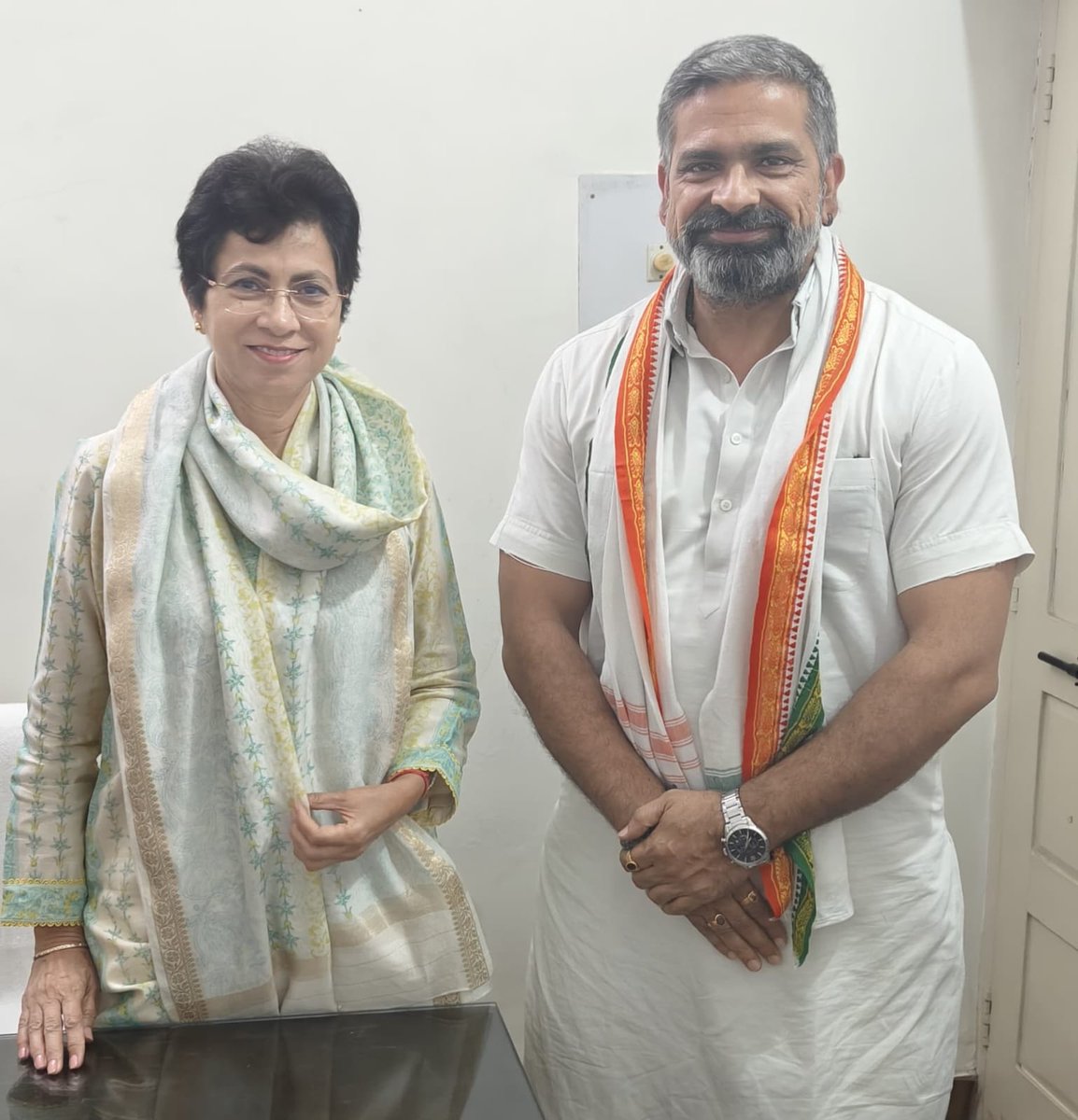 satinderneoli's tweet photo. लोकप्रिय नेता, @INCIndia की महासचिव, सांसद व पूर्व कैबिनेट मंत्री @Kumari_Selja जी से हिसार स्थित निवास स्थान पर मुलाकात करते @satinderneoli पूर्व कांग्रेस प्रत्याशी,आदमपुर विधानसभा

#सतेन्द्र_सिंह_आदमपुर
#जय_आदमपुर
@RahulGandhi @raonarenderinc @INCHaryana @BKHariprasad @IYC https://t.co/bEdT9hnHQn