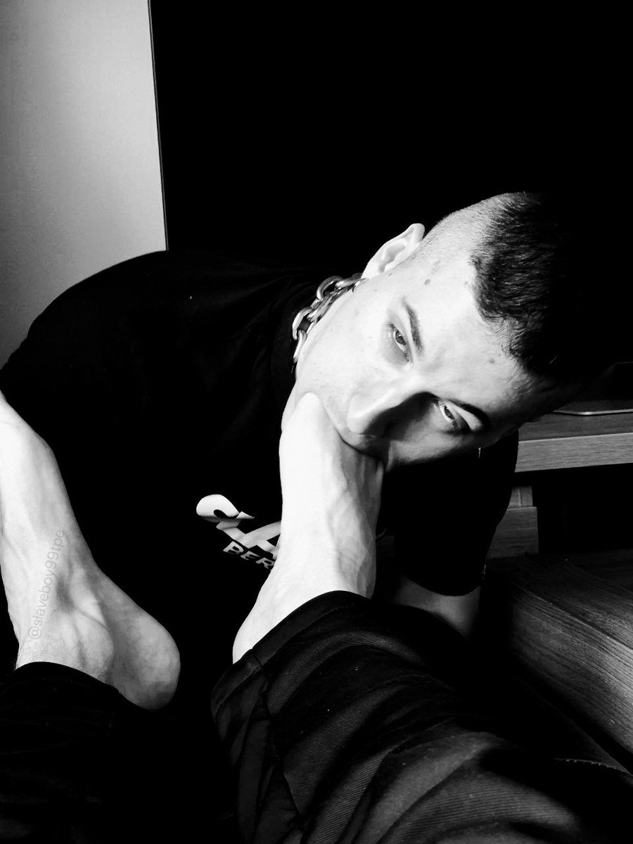 slaveboy99tpe's tweet photo. Foot worship - Black and white

#feet #mcm #slave #footslave https://t.co/VQspIdSXAo