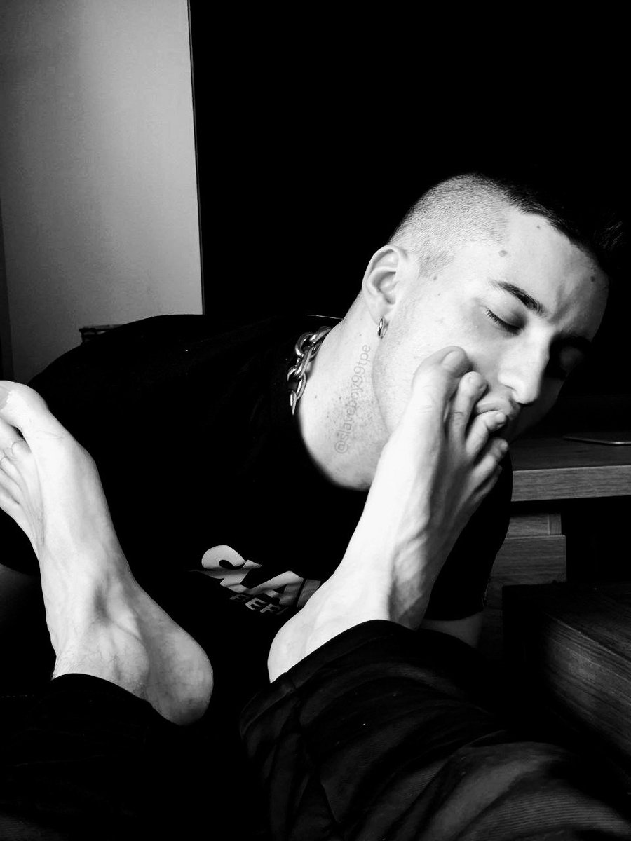 slaveboy99tpe's tweet photo. Foot worship - Black and white

#feet #mcm #slave #footslave https://t.co/VQspIdSXAo