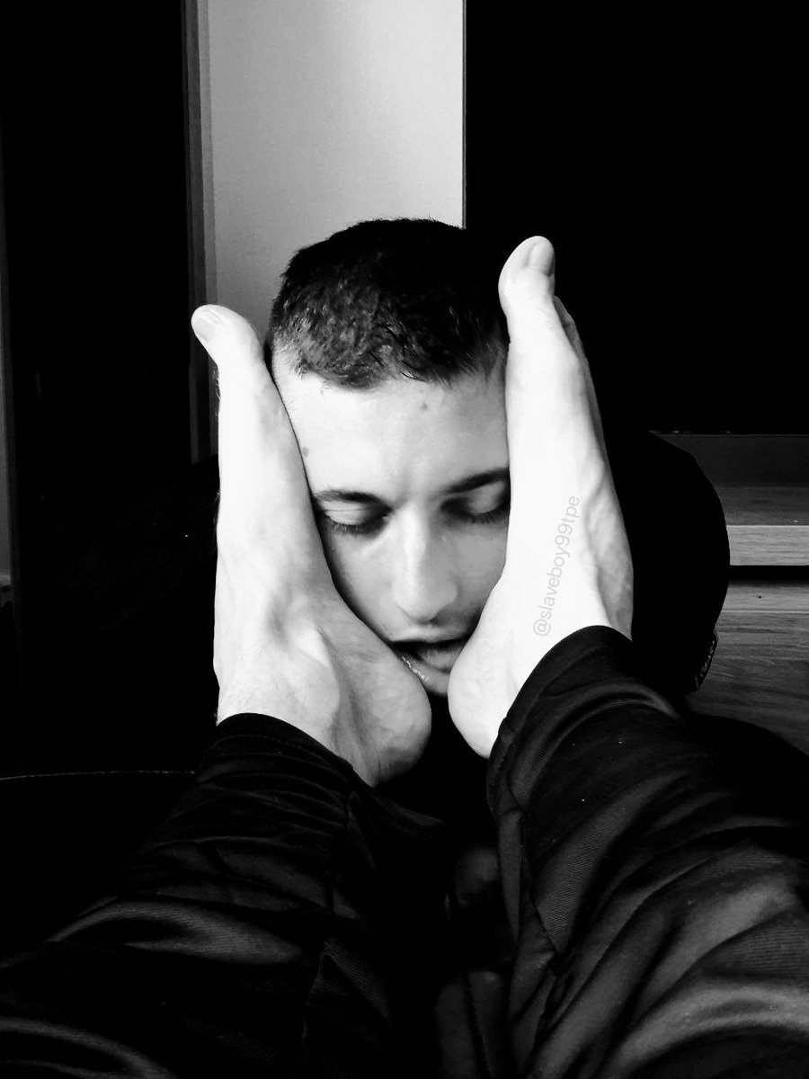 slaveboy99tpe's tweet photo. Foot worship - Black and white

#feet #mcm #slave #footslave https://t.co/VQspIdSXAo