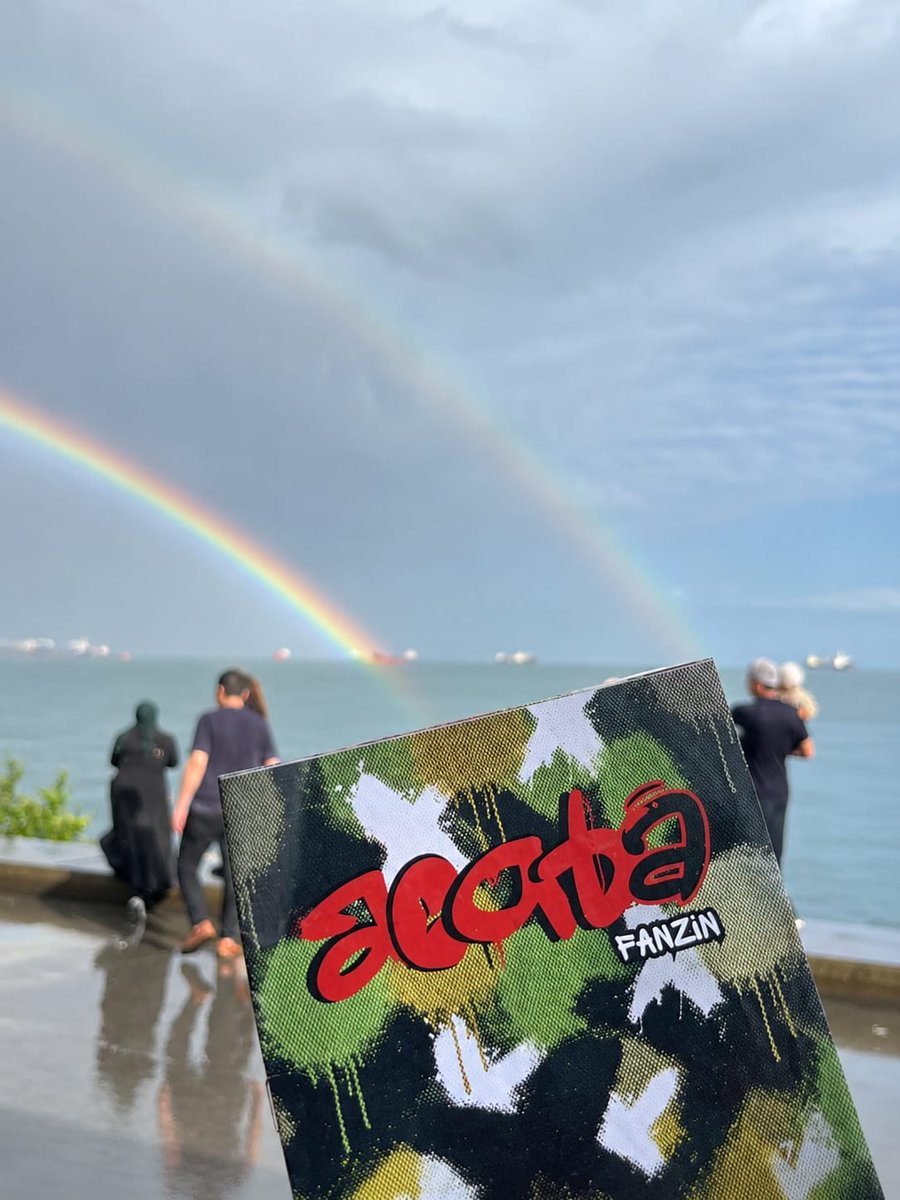 acabaFanzin's tweet photo. Geçen pazar Bakırköy'deydik. Beklenmedik yağmurun ardından gözüken çift gökkuşağı yeryüzünü aşka, sanata ve renklere boyadı. 

İşte beraber yaptığımız açık hava etkinliğinden kareler!

#acabaFanzin #politikzine #fanzin https://t.co/Wmpwq3sYa2