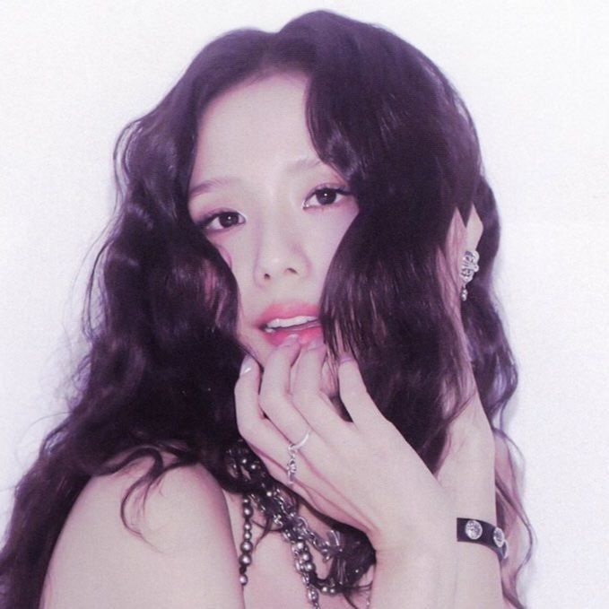 felixdivv's tweet photo. #JISOO is expected to announce her debut album this Friday, May 22nd. 

The album could be called "Saturn's Rings". 👀🪐 https://t.co/MGSMgzCowu