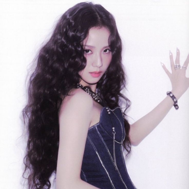 felixdivv's tweet photo. #JISOO is expected to announce her debut album this Friday, May 22nd. 

The album could be called "Saturn's Rings". 👀🪐 https://t.co/MGSMgzCowu