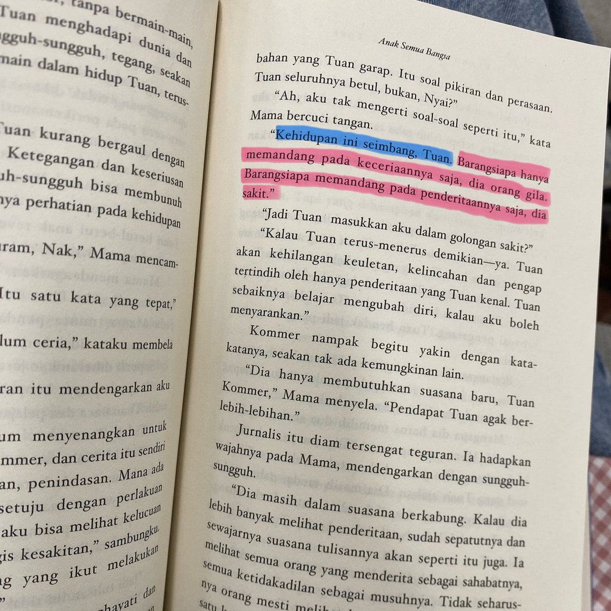 mirandasatch's tweet photo. e-book ft physical book https://t.co/EOepkKgKPI